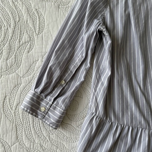 Trovata - Birds of Paradis - Ruffle Hem Poplin Shirt - Gray & White Stripe - Picture 11 of 11